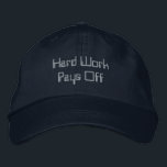 Casquette Brodée Le travail acharné paie la motivation succès Casqu<br><div class="desc">Le dur labeur paie", qui sert de rappel quotidien du dévouement, de la persévérance et du succès. Parfait pour les créateurs d'objectifs, les entrepreneurs et tous ceux qui croient au pouvoir du travail acharné. Ce casquette symbolise la détermination, la résilience et la conviction que l'effort conduit au succès. C’est un...</div>