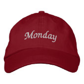Casquette Brodée Lettrage lundi dans crème à beurre (Devant)