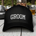 Casquette Brodée Mariage à la typographie moderne simple personnali<br><div class="desc">Casquette de baseball brodée pour mariage à la typographie moderne simple personnalisée pour le marié avec le texte brodé simple moderne "Groom". Parfait comme cadeau pour le marié pour son lune de miel ou enterrement de vie de garçon. Créé par Evco Studio www.zazzle.com/store/evcostudio</div>