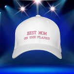 Casquette Brodée Meilleure maman<br><div class="desc">Meilleure Maman Brodée Casquette de baseball avec le texte : Meilleure Maman Sur La Planète. Ce Casquette de baseball est montré en blanc avec broderie rose. Parfait pour la Fête des Mères, Cadeaux d'Anniversaire, Cadeaux de Noël ou à tout moment.</div>