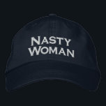 Casquette Brodée Nasty Woman, texte blanc en gras sur bleu marine<br><div class="desc">Faites fièrement étalage de votre attitude féministe rebelle en portant un casquette de baseball avec les mots "Nasty Woman" brodés en gras en blanc sur un arrière - plan bleu marine. Les casquettes sont disponibles en d'autres couleurs dans l'encadré. Pour voir le design Nasty Woman sur d'autres articles, cliquez sur...</div>