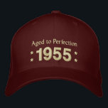 Casquette Brodée Né en 1955 AGED TO PERFECTION 60th Birthday V2E<br><div class="desc">Né en 1955 AGED TO PERFECTION 60th Birthday V2E MAROON Casquette et crème Broderie avec ÉTOILES. Cliquez sur le lien pour voir plus de t-shirts d'anniversaire, tasses, magnets et plus encore! Connais-tu quelqu'un né en 1955 ? Casquette d'anniversaire amusant que vous pouvez personnaliser avec un sentiment ou un nom, et...</div>