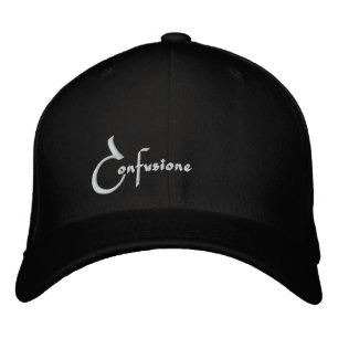 Casquette Brodée -Noir Confusionnel Texte blanc ajusté sur l'Emb ar
