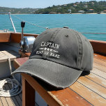 Casquette Brodée Nom du bateau Capitaine Étoiles nautiques<br><div class="desc">Voilier en style avec un casquette brodé gris et en détresse personnalisé avec votre grade de capitaine ou autre titre, votre nom ou nom de bateau et étoiles. Plusieurs couleurs de casquette et de fil à choisir. Fait un grand cadeau personnalisé pour la Fête des pères, la fête des mères...</div>