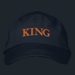 Casquette Brodée Standardiser KING Texte Ajustable Marine-Casquette<br><div class="desc">Ajoutez une touche de personnalité à votre look avec le Casquette ajustable personnalisé KING Text. Ce casquette de la Marine est doté d'une broderie "KING" robuste, qui constitue un point de convergence attrayant. Le design ajustable garantit un ajustement parfait pour l'usure et le confort de toute la journée.</div>