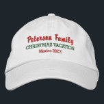 Casquette Brodée Vacances de Noël en famille Lieu et date personnal<br><div class="desc">Célébrez vos vacances de Noël en famille ce casquette de baseball sur mesure de qualité avec votre nom de famille,  emplacement de vacances et texte personnalisé. Modifiez facilement le texte et la couleur du casquette. Faites un très bon souvenir pour commémorer vos vacances spéciales.</div>