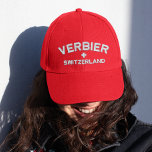 Casquette Brodée Verbier, Suisse. Personnalisable <br><div class="desc">Verbier, Suisse. Ce casquette rouge est incontournable pour tous les fans de Verbier, Suisse. La couleur principale de la casquette est un rouge vif, qui se détache et attire l'oeil. L'avant du casquette est brodé avec le nom "Verbier" en caractères gras et blancs, ce qui contraste agréablement avec l'arrière -...</div>