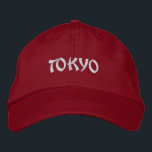 Casquette Brodée Ville de Tokyo du Japon<br><div class="desc">Ville de Tokyo du nom du Japon brodée dans le blanc sur un casquette rouge. Customisez-le pour changer le texte,  la couleur du texte ou le style du casquette désiré.</div>