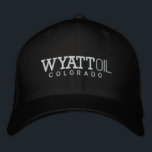 Casquette Brodée Wyatt Oil<br><div class="desc">Wyatt Oil est la société pétrolière dirigée par Ellis Wyatt dans Atlas Shrugged d'Ayn Rand. Dans le livre, le père de Wyatt avait fait sortir une vie des champs de pétrole du Colorado, mais quand Ellis Wyatt a pris le contrôle de l'entreprise a décollé. Il a découvert une technique d'extraction...</div>