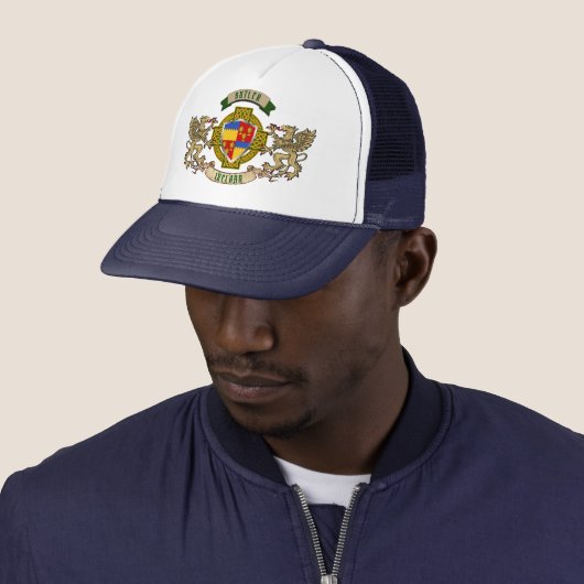 Casquette Butler Irish Shield & Griffins Personnalisé (En situation)