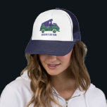 Casquette Camper Van avec tente Pop Up Texte personnalisé<br><div class="desc">Créez un cadeau personnalisé pour un souvenir personnalisé de votre propre séjour de camping lorsque vous ajoutez votre texte à ce casquette de baseball ou au casquette du camionneur. Ce casquette présente une illustration d'un ventilateur de camping-car avec une tente popup sur le toit et est illustré pour ressembler à...</div>