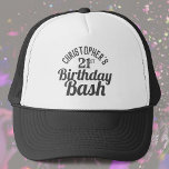 Casquette Célébration du chapeau de camion de 21 ans<br><div class="desc">Pour célébrer un anniversaire spécial. Conçu pour une personne de 21 ans. fête du 21e anniversaire. Bain d'anniversaire. Ajoutez le nom et le numéro. Casquette de fête d'anniversaire.</div>