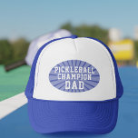 Casquette Champion de Pickleball Personnalisé Papa Trucker H<br><div class="desc">Papa's Blue Pickleball Champion Trucker Hat - il peut vous laisser gagner - mais j'en doute.</div>