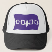 Chapeau avec le drapeau de la Confédération Iroquo
