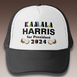 Casquette Chapeau de camionnette de coco Kamala<br><div class="desc">Levez-vous et parlez avec ce camionneur qui soutient la campagne de Kamala Harris pour le président. Comprend des lettres stylisées colorées et des accents graphiques de noix de coco. Choix de styles de couleurs</div>