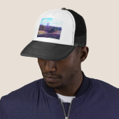 Casquette Cheval éloigné dans un champ violet (En situation)