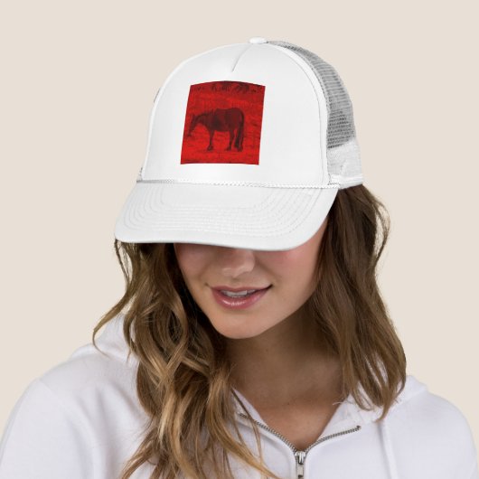 Casquette Cheval Rouge (En situation)