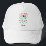 Casquette Christmas Cookie Baking Nom de l'équipage Correspo<br><div class="desc">Ce casquette à bille de vacances personnalisé, avec les mots "Christmas Cookie Baking Crew", est un casquette de camionnage parfait pour la famille qui aime faire cuire des biscuits de Noël ensemble. Ce casquette est un grand cadeau personnalisé pour une maman, un papa, une grand-mère ou un grand-père qui aime...</div>
