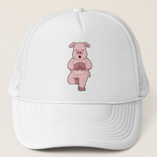 Casquette Cochon au Yoga sur une jambe