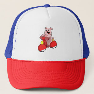 Casquette Cochon en vélo avec Scooter
