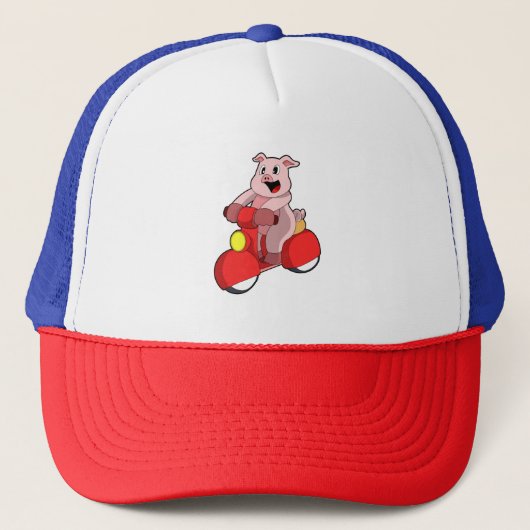 Casquette Cochon en vélo avec Scooter (Devant)