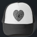 Casquette COEUR DE LACE CUPID, noir et blanc<br><div class="desc">Coeur de dentelle élégant et cool avec cupide. Conception et développement graphique numérique en style vintage par Bulgan Lumini (c) .Facile à customiser avec votre propre texte comme une carte faire-part / cartes de visite / enregistrer les cartes de remerciement / cartes / , douches nuptiales, anniversaires, fêtes, douches fiançailles,...</div>