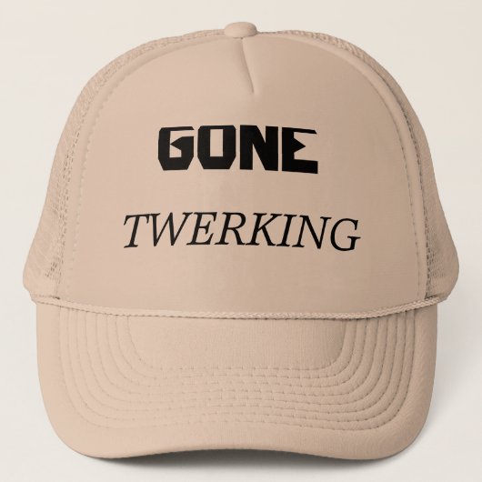 Casquette comportant le texte, "Twerking allé). (Devant)