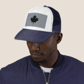 Casquette Conception de la feuille d'érable noire canadienne (En situation)