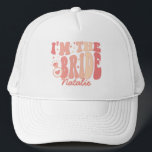 Casquette Cool C'est moi Salut Je suis la mariée Son moi Per<br><div class="desc">Voici le Cool It's Me Hi I'm the Bride It's Me Personnalisé Trucker Hat - un accessoire tendance et mignon dans une délicieuse teinte rose corail pêche qui capture l'essence de votre ère de la mariée. Ce camionneur personnalisé n'est pas seulement une déclaration de mode, mais un symbole de votre...</div>