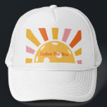 Casquette Cool Retro Sunburst Personnalisé Pickleball<br><div class="desc">Super fun pickleball casquette avec un sunburst de pickleball rétro et votre texte personnalisé. Ajoutez un nom de joueur, un nom de club de pickleball, un dicton amusant, etc. Fait le cadeau/souvenir parfait pour toute fête de pickleball ou tournoi ou événement spécial de pickleball. Obtenez des casquettes correspondants pour votre...</div>