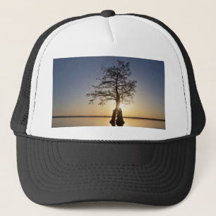 Casquette Coucher de soleil derrière un arbre