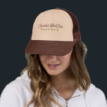 Casquette Couleur naturelle texture de ligne classique<br><div class="desc">Peinture simple et naturelle couleur lin texture arrière - plan avec typographie personnalisée marron et vert olive. Ce modèle est conçu pour un professionnel de la peau mais peut être customisé pour n'importe quelle profession en changeant le type de police et la couleur. Il comprend une bordure en pointillés marron...</div>