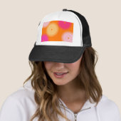 Casquette couleur pop orange et rose (En situation)