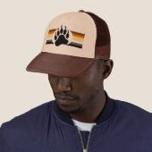 Casquette Couleurs rayures de fierté de l'ours et Patte d'ou (En situation)