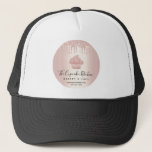 Casquette Cupcake Bakery Pastry Cafe Rose Gold Glitter Drips<br><div class="desc">Present your best self to your clients, whenever your sport this elegant, sophisticated, simple, and modern custom name trucker hat. A sparkly, rose gold ombre cupcake, script handwritten typography and glitter drips overlay a faux metallic rose gold ombre circle background. Personalize with your full business name, business, website, phone number,...</div>