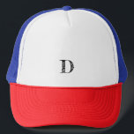 CASQUETTE D<br><div class="desc">Un casquette simple et décontracté avec design alphabétique.</div>