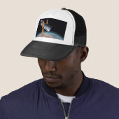 Casquette d'astronomie d'espace de télescope (En situation)