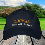 CASQUETTE de baseball brodé "nom" du FORMATEUR PER<br><div class="desc">Casquettes brodés : casquette de baseball classique doré / noir avec le texte "FORMATEUR PERSONNEL" & votre "nom" pour le meilleur entraîneur personnel du monde,  entraîneur sportif,  instructeur de fitness / team building</div>