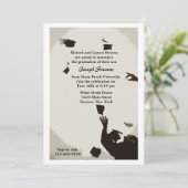 Casquette de diplômes sur invitation (Debout devant)