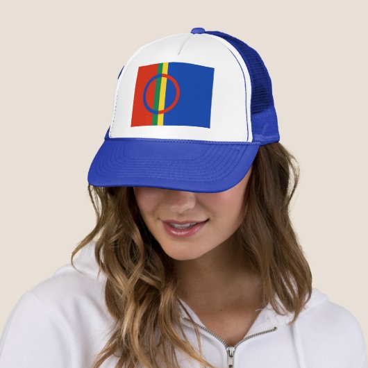 Casquette de drapeau de Sami (En situation)