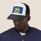Casquette de navire jaune (En situation)