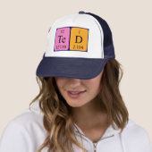 Casquette de nom de table périodique Ted (En situation)