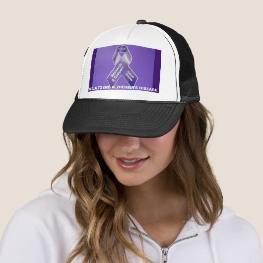 Casquette de soutien d'Alzheimer (En situation)