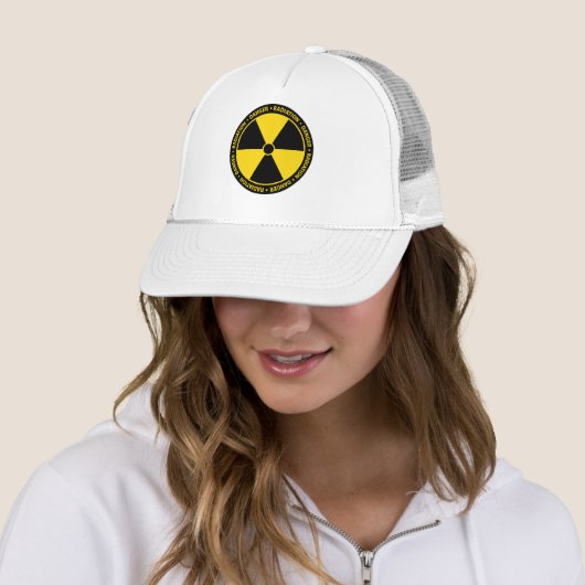 Casquette de symbole de rayonnement (En situation)