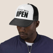 Casquette Désolé Nous sommes ouverts (En situation)