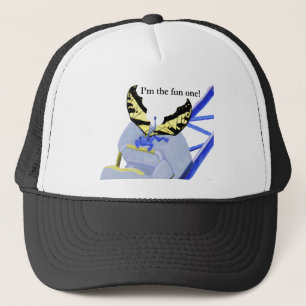 Casquette dragon sur des montagnes russes