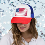 Casquette Drapeau américain patriotique États-Unis Étoiles r<br><div class="desc">The American, Stars and Stripes, Old Glory, Star-Spangled Banner, drapeau des États-Unis, coutume, personnalisée, nom monogramme / initiales, patriotique, amérique, cool rouge bleu blanc camionneur mesh casquette, pour montrer votre fierté, patriotisme, amour. Pour customiser, il vous suffit d'entrer votre nom / nom de famille / nom de l'entreprise / nom...</div>