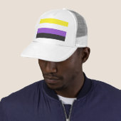 Casquette Drapeau de fierté non binaire de SlipperyJoe's jau (En situation)