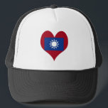Casquette Drapeau taïwanais<br><div class="desc">Drapeau taïwanais Le drapeau taïwanais a été officiellement adopté le 28 octobre 1928. Le soleil blanc sur le champ bleu était le drapeau du parti Kuomingtang,  et les rayons représentent deux heures par jour. Le champ rouge représente la race chinoise Han. #Taïwanais #taiwan #république #drapeau</div>