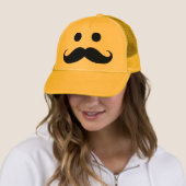 Casquette drôle de visage de moustache (En situation)